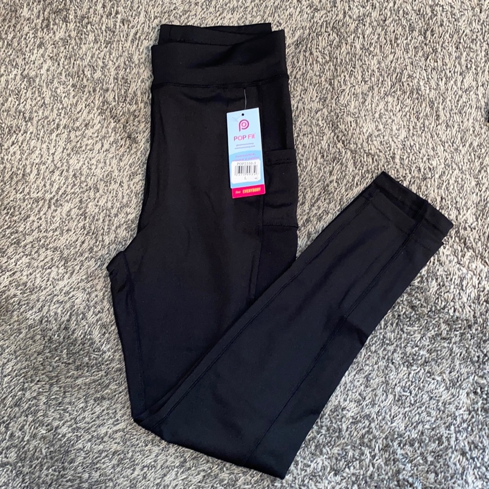 Black leggings with pockets. brand new never worn.
